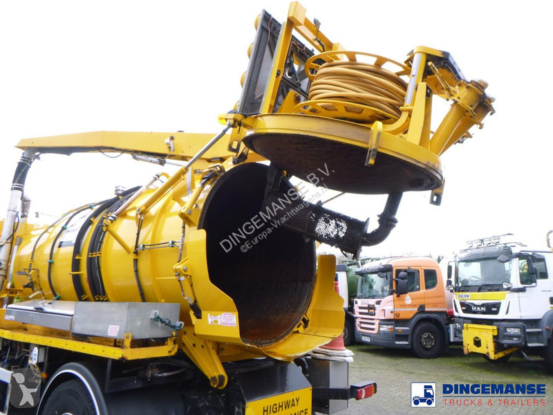 Camión DAF 220 4x2 RHD Whale vacuum tank