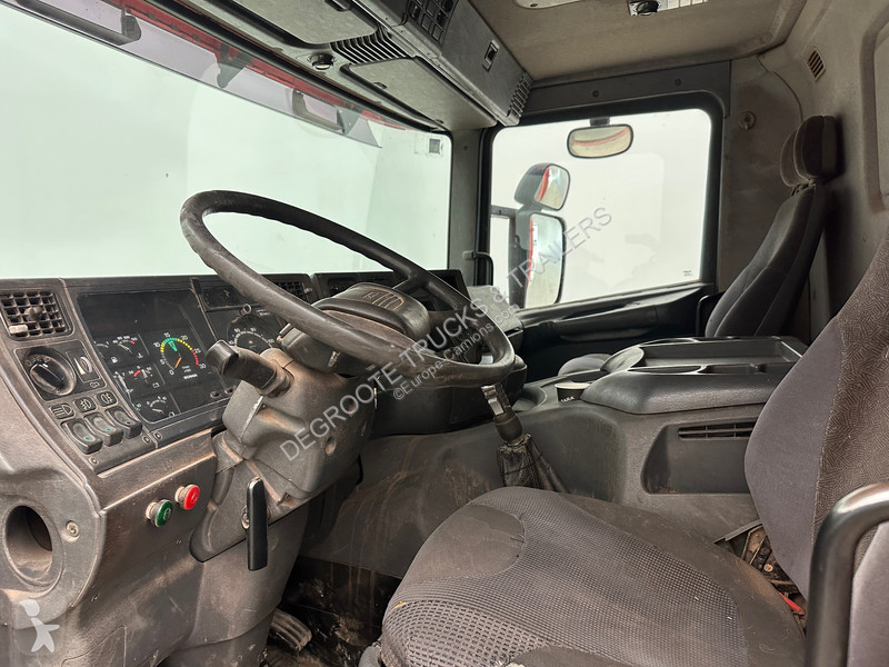 Nosič strojů Scania 94D.220