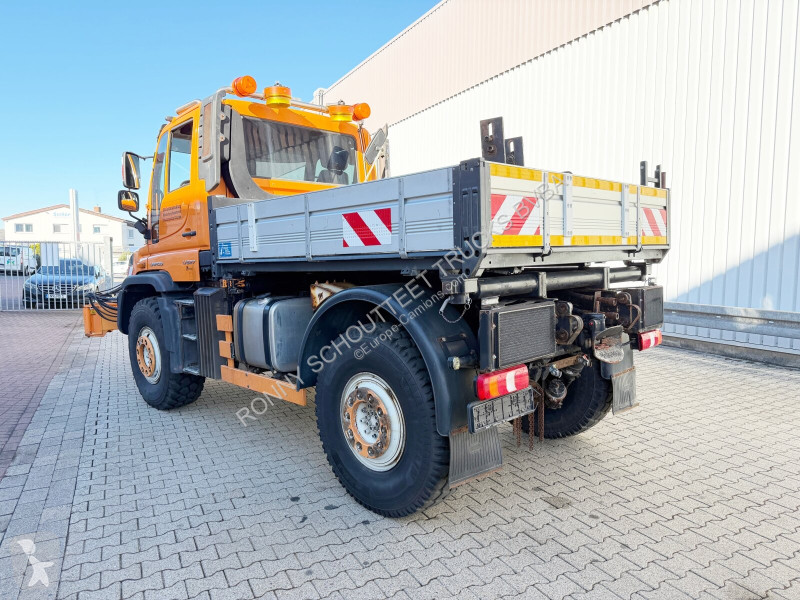 آلة لصيانة الطرق Unimog U 527 4x4 U 527 4x4,...