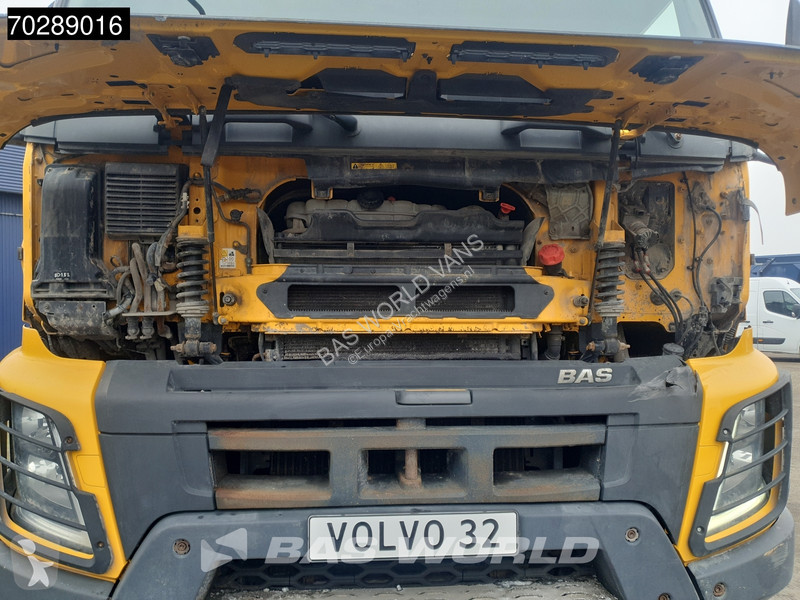 شاحنة Volvo 520  8X4 32m3 AJK Pusher 40Tons...