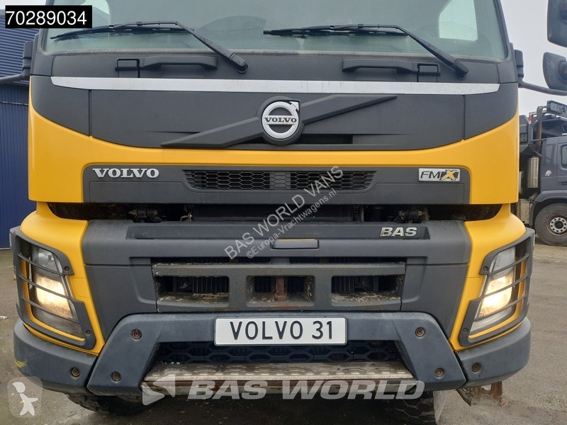 شاحنة Volvo 520  8X4 32m3 AJK Pusher Big-Axle...