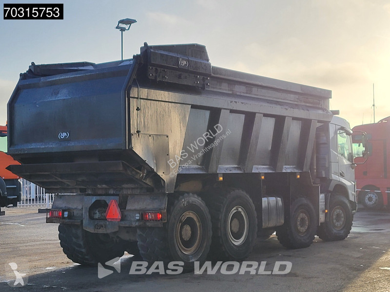 شاحنة Volvo 500  8X4 27m3 AJK Pusher 45Tons...