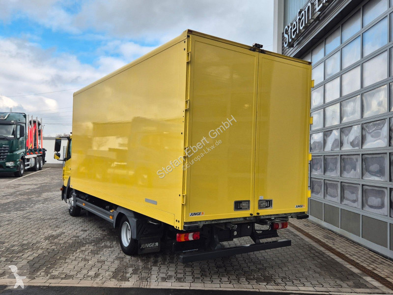 شاحنة Mercedes 816 4x2 Möbelkoffer 3 Sitze