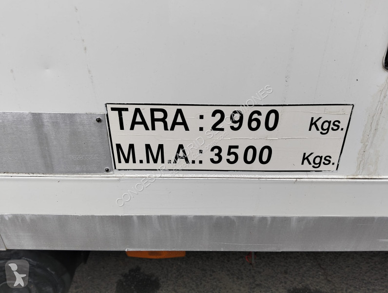 شاحنة Nissan  TRANSPORTE CABALLOS