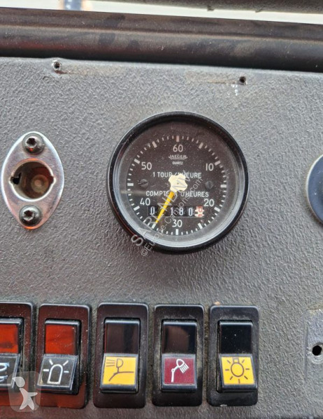 شاحنة Renault M 210