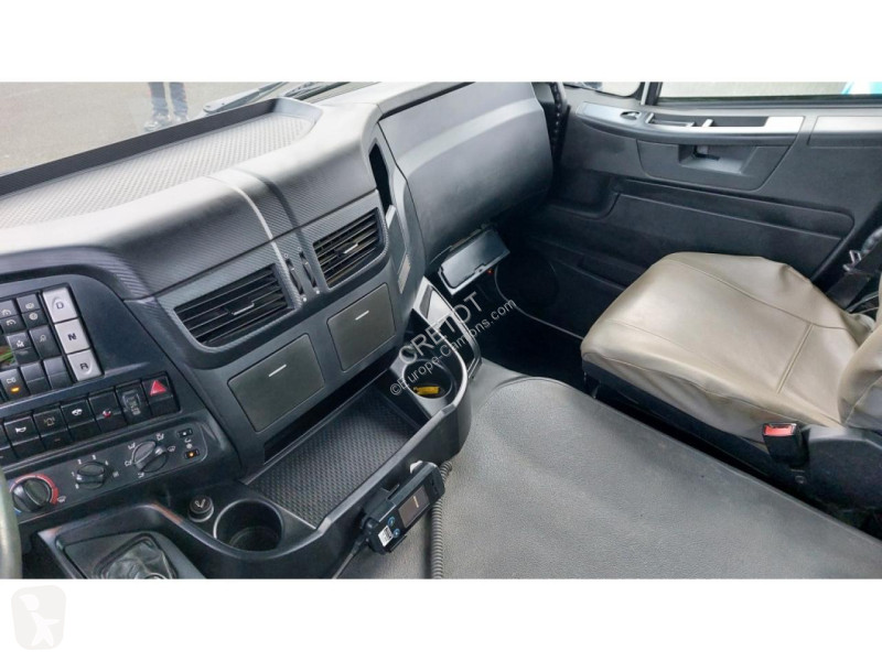 شاحنة Iveco AD 260X48 Z HR OFF