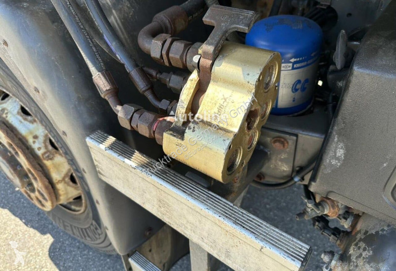 شاحنة Renault 586 300
