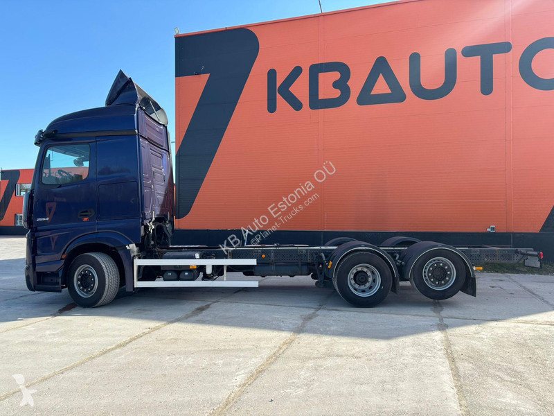 شاحنة Mercedes 2553 6x2*4 STREAM SPACE /...