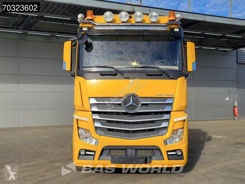 شاحنة Mercedes 2563 6X2 Machine transporter...