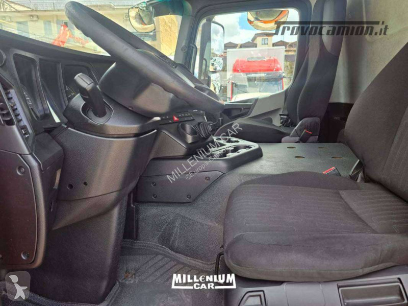 Camion Mercedes MERCEDES  25-32 EURO 6 CELLA...