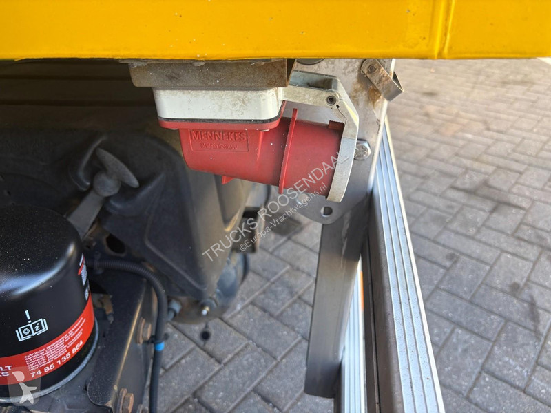 شاحنة Renault 220 DXI + CARRIER XARIOS 600 +...