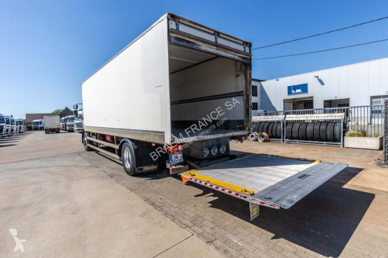 Camion Renault  D 18 250 DXI + DHOLLANDIA 1.5T.