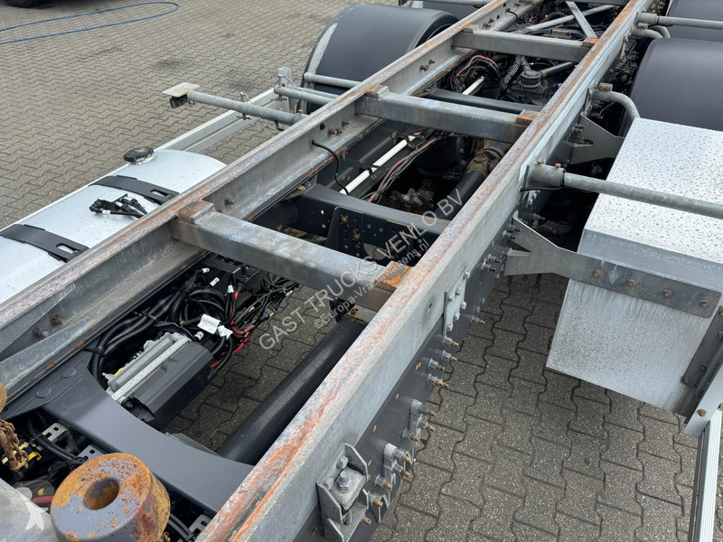 شاحنة Volvo 330 6x2*4 BDF + Lift Only 309Tkm!...