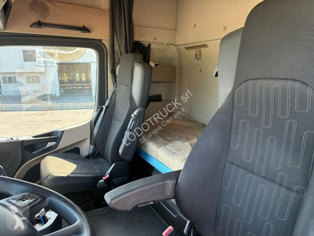 شاحنة Mercedes ACTROS