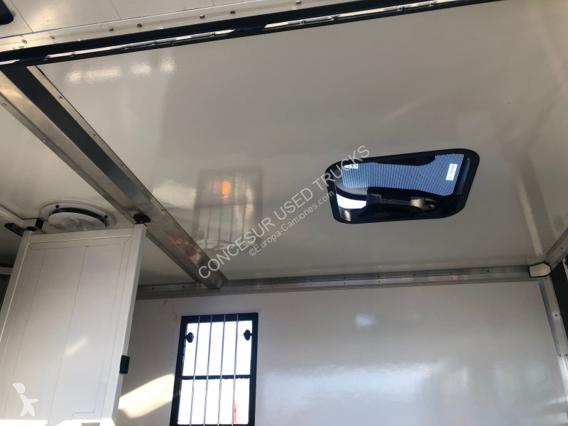 شاحنة Renault  2.3  180 c.v.  FURGON PARA 2...