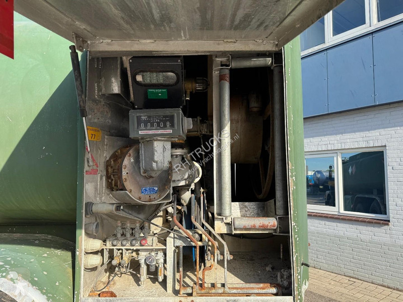 شاحنة Volvo 6X4 Robson-Drive + TANK 14.000 LITER