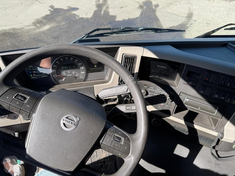 شاحنة Volvo 420 6X2 EURO 6 - 605.945 KM -...