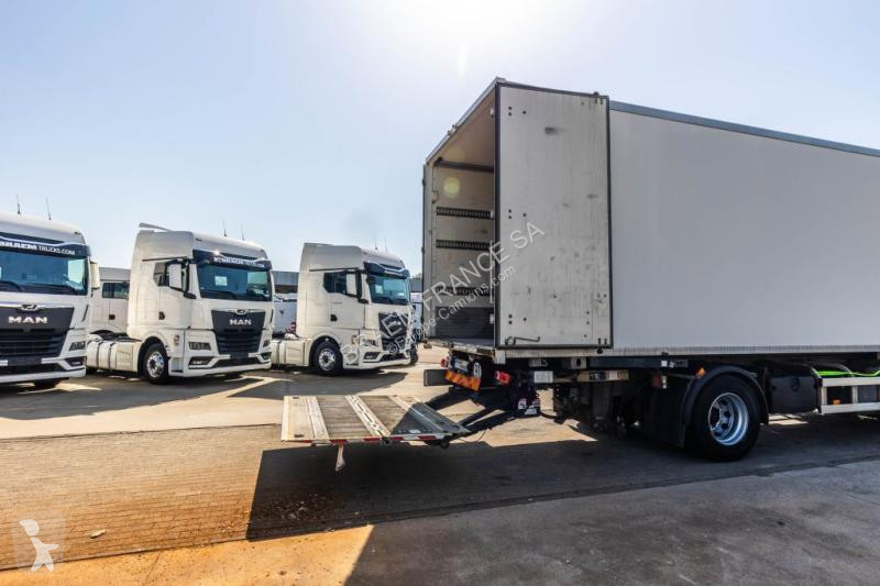Lastbil Renault  D19 WIDE 320+HAYON BAR 2 T.