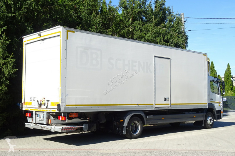 Камион Mercedes 1218 Euro 6 kontener 20pal...