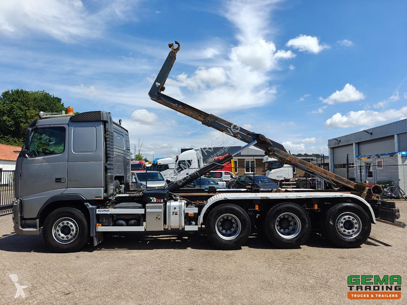 شاحنة Volvo 500 8x4/4 Sleeper Cab Euro5 - Hiab...