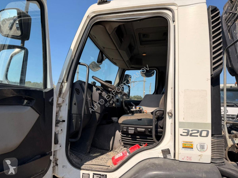 شاحنة Volvo 320