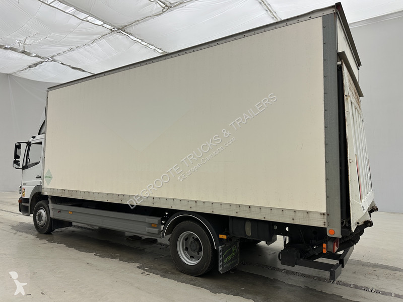 شاحنة Mercedes 1222