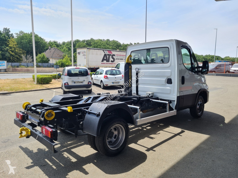 Véhicule utilitaire Iveco DAILY CCB 35C16H...
