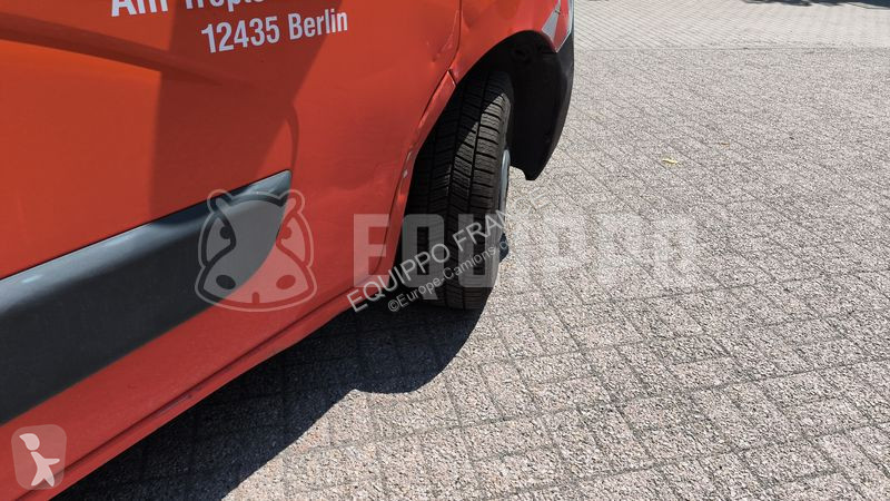 Renault France Elevateur 142TPFi van