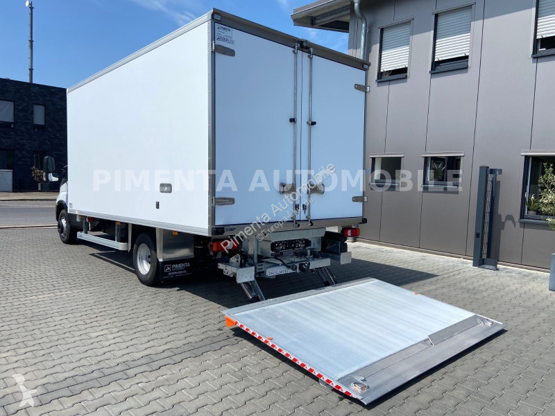 شاحنة Iveco 70C18A8P AUT LUF TK 2,46m BR LED...