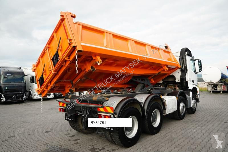 شاحنة Mercedes AROCS 3243