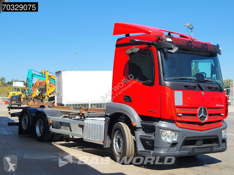 شاحنة Mercedes 2533 6X2 LOW Mileage! Lifting...