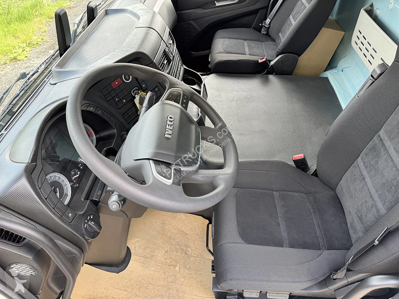 شاحنة Iveco AD380T43H-3800 AT Chassis Cabin (3...