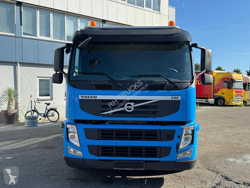 شاحنة Volvo 330 6X2 EURO 5  KIPPER + FASSI...