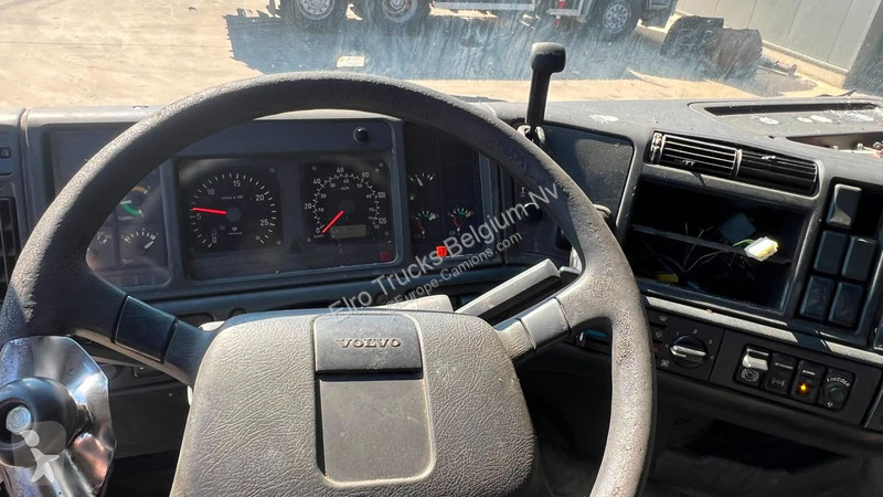 شاحنة Volvo 12380 (LAMES / STEEL SUSP. / BOITE...