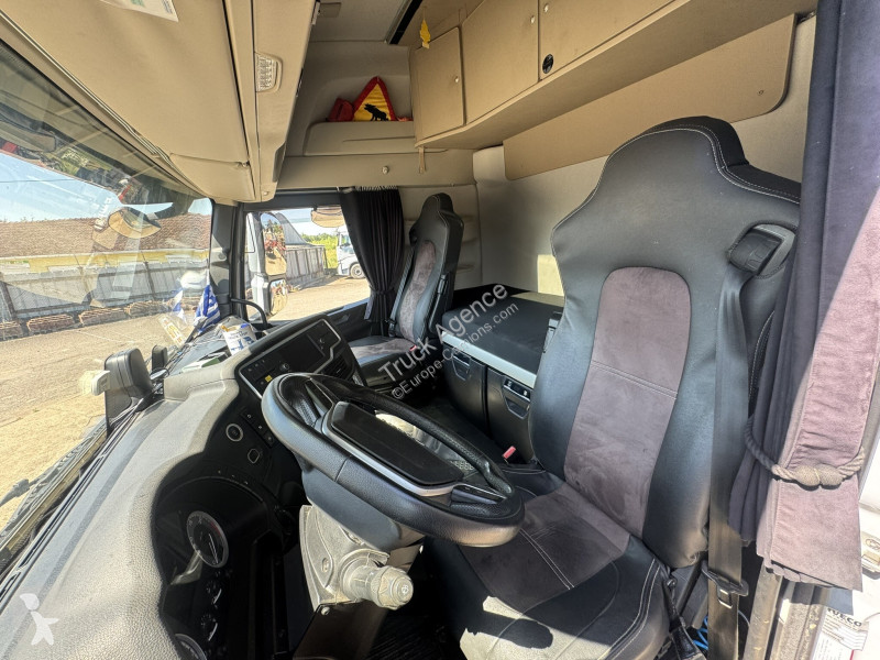 شاحنة Iveco  AS440X ON