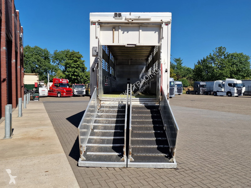 شاحنة Scania P400 8x4*4 - 2/3 deck livestock...