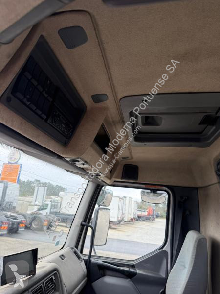 شاحنة Renault 270 DCI
