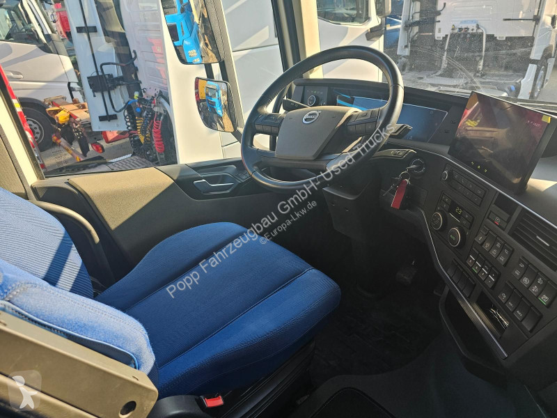 شاحنة Volvo 460 8x2 Tridem*Baustoff, Fassi...
