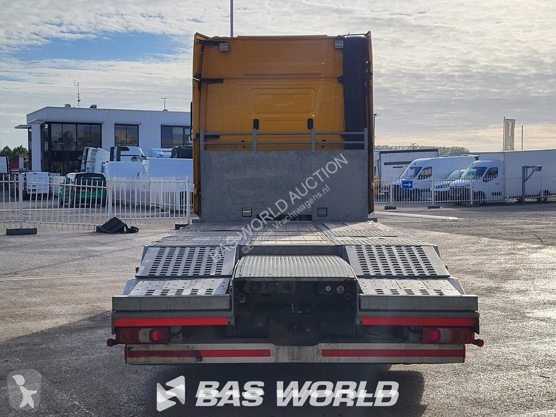 Грузовик Mercedes 2563