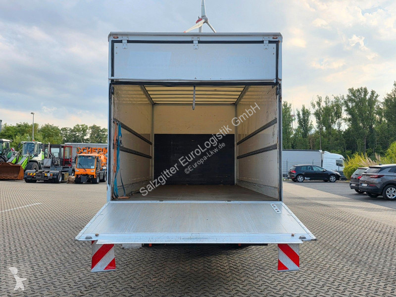 Vrachtwagen Mercedes 818 | 3 Sitzen | Ladebordwand