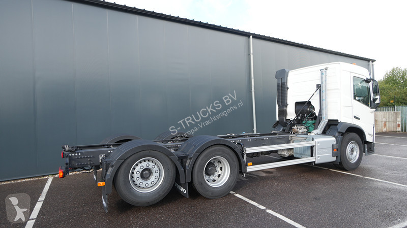 Camión Volvo 500 6X2 New Chassis truck RHD
