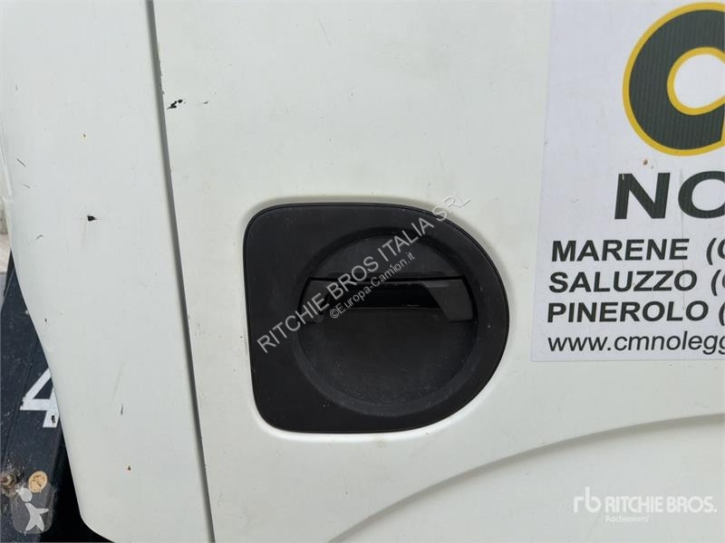 Camión Nissan NT400