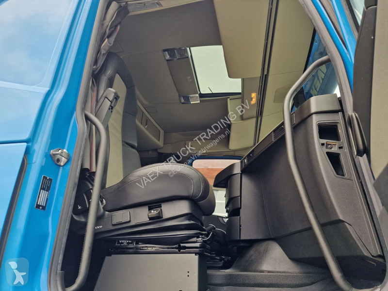 Camión Volvo 13540 6x2*4 - Platform with...