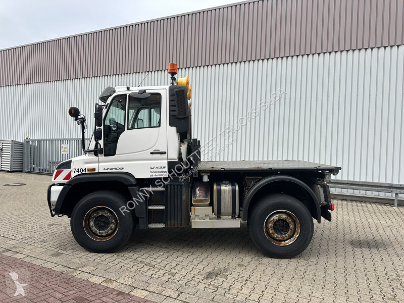 Útfenntartó-és-karbantartógép Unimog U 423 4x4...