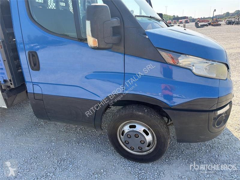 Camión Iveco 35C12 Dump Truck (Inoperable)