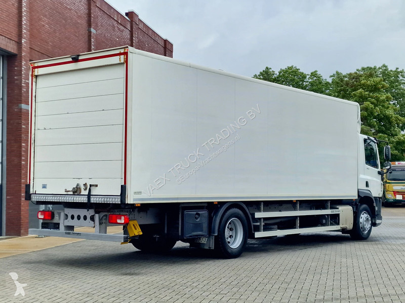 Вантажівка DAF 300 4x2 - Box - Low KM - Full...