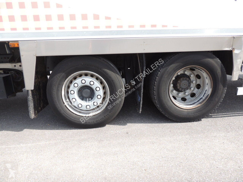 Camión Volvo FE 280 6x2 Frigo + LBW (2 x)