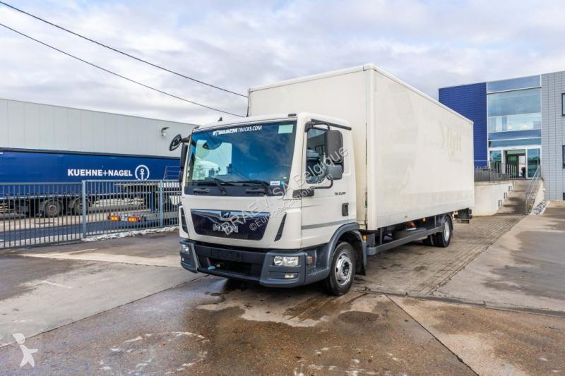 Kamion MAN 12.220 BL + DHOLLANDIA