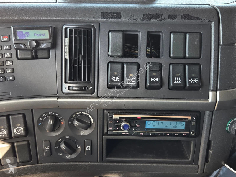 Teherautó Volvo 420 Globetrotter XL 6x2*4 - BDF...
