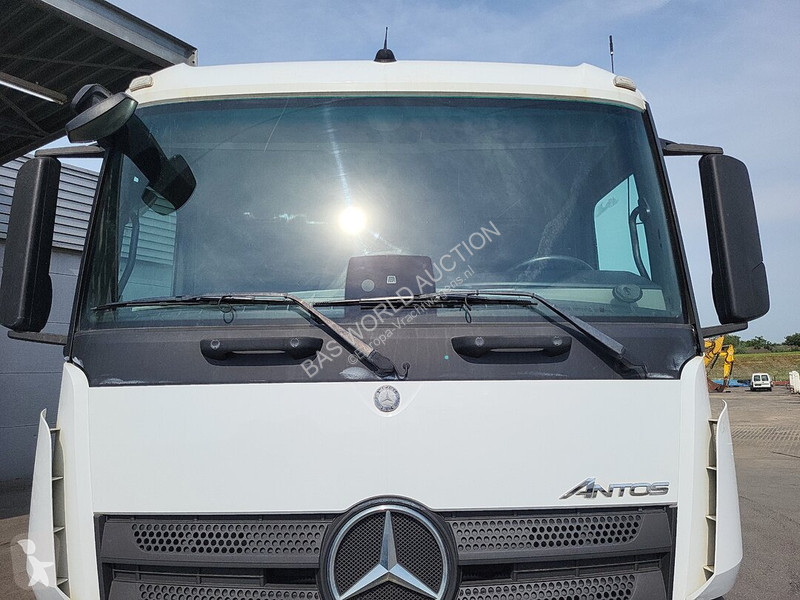 Teherautó Mercedes 2543